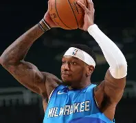  世锦赛最新形势：密尔沃基雄鹿高居榜首，广厦男篮强势追赶，冠军归属成迷